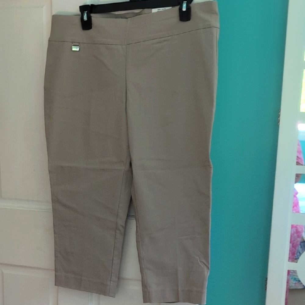 NWT Alfani Women's Beige Capris